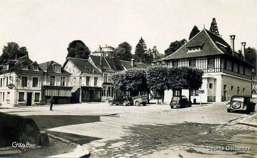 27 Broglie Place de la Mairie.jpg